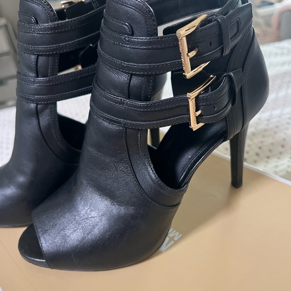 Beautiful Michael Kors open toe booties - Picture 7 of 8